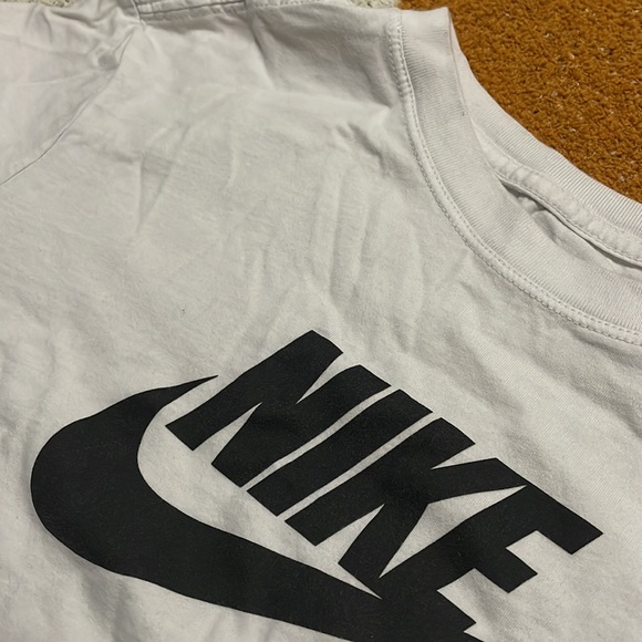 NIKE cropped t shirt size s - Picture 2 of 2